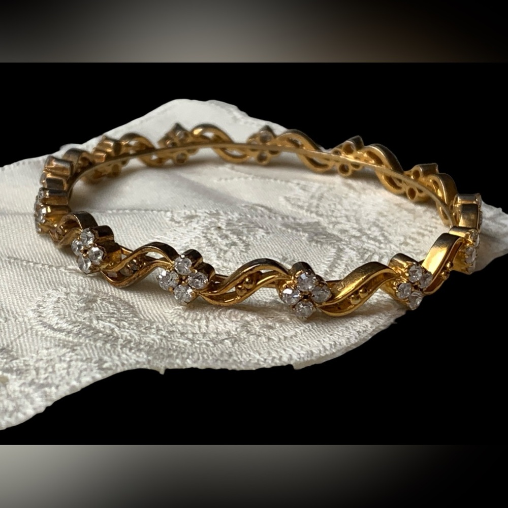 Stunning Gold Plated Clear Crystal Flower Metal Cuff Woman’s Bracelet Jewelry